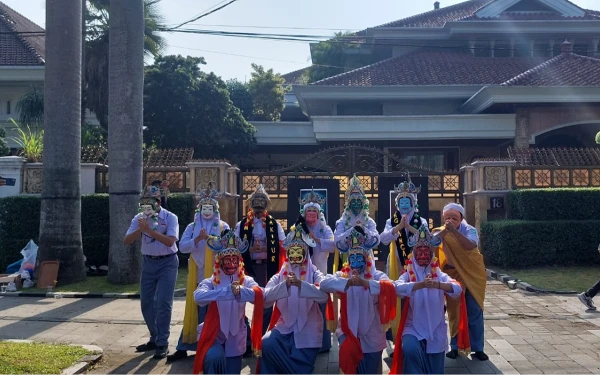 Thumbnail Teladani Pahlawan, Pelajar MAN 1 Kota Malang Tampilkan Flash Mob Tari Topeng