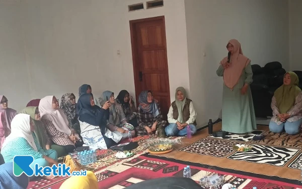 Thumbnail Bunda Bedas Emma Dety Rela Roadshow ke Pelosok Kampung Demi Menangkan Dadang Supriatna-Ali Syakieb