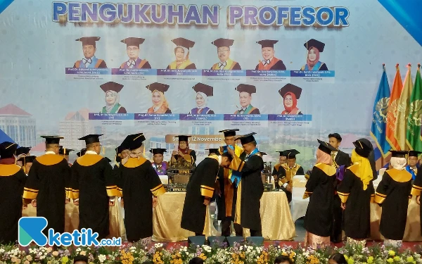 Thumbnail Unesa Kukuhkan 11 Profesor, Perkuat Posisi sebagai Universitas Unggulan di Indonesia