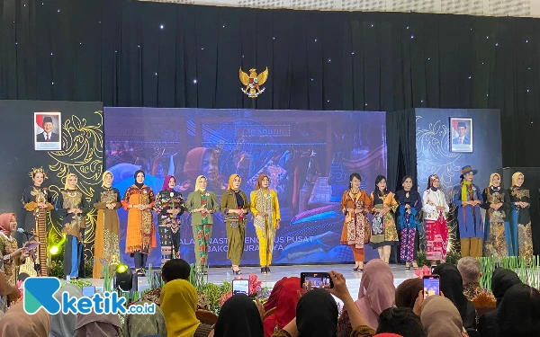 Thumbnail BFF 2024 Pamerkan Koleksi Fashion Batik Terlengkap untuk Tren Masa Kini