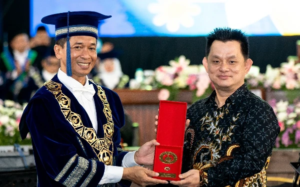 Pelopor Digitalisasi Pendidikan Indonesia, ITS Beri Penghargaan kepada CEO Sevima