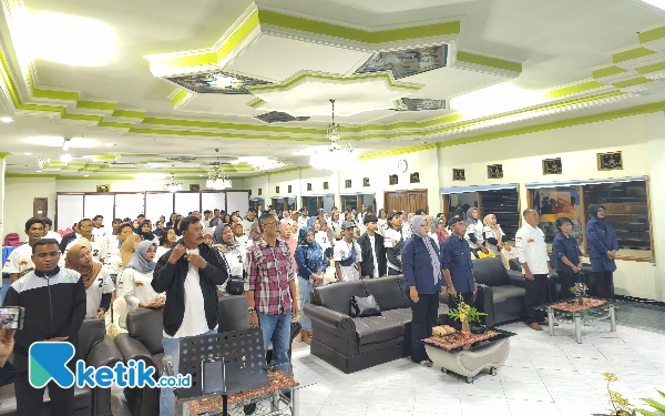 Thumbnail Beda dengan Partai, 200 Kader Nasdem Kota Batu Deklarasi Dukung Paslon Guru