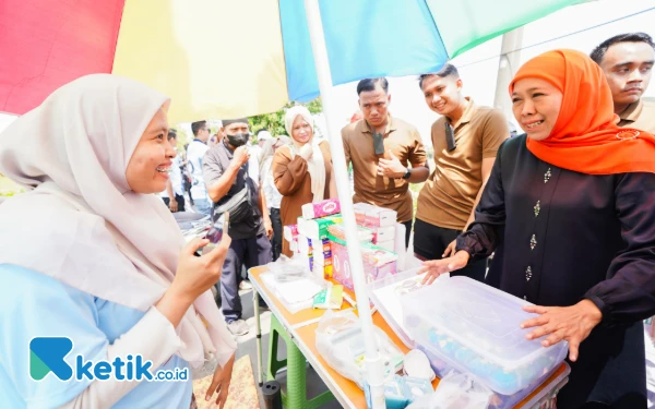 Thumbnail Calon Gubernur Jatim Khofifah Gencar Blusukan ke Pasar Tradisional Musiman: Ini Keunikan Lokal Khas