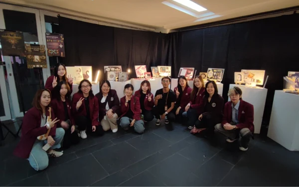10 Karya Terbaik Mahasiswa UC Surabaya Ditampilkan di Konser Isyana Sarasvati