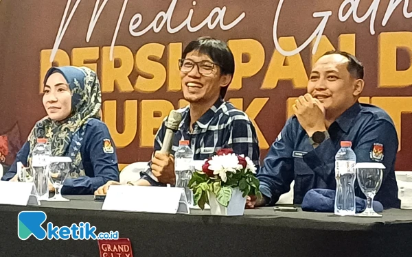 Thumbnail Ini 7 Panelis Debat Pilgub Jatim 2024 yang Ditunjuk KPU