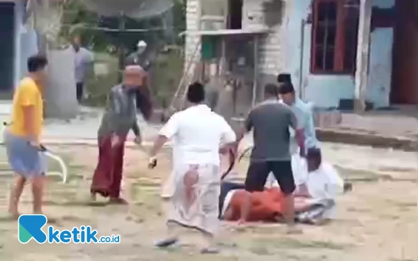 Thumbnail Mencekam! Heboh Video Penganiayaan Diduga Terkait Pilkada Sampang