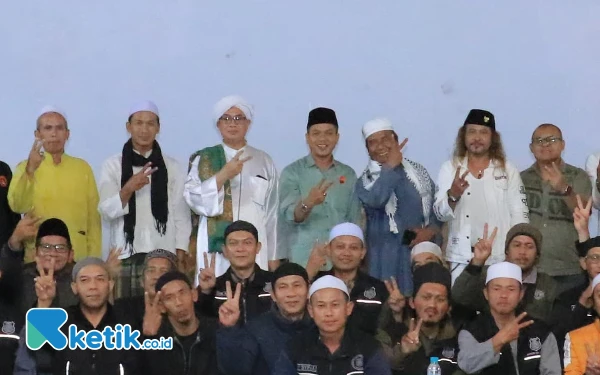 Thumbnail Bangga Cabup Bandung dari Kader NU, Ulama Internasional Abuya Muhyiddin Serukan Dukungan Bagi Dadang Supriatna