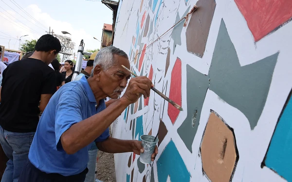 Thumbnail Kalimas Timur Berhiaskan Mural, Cara Pemkot Surabaya Percantik Kota Lama