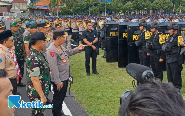 Thumbnail Buntut Aksi Pembacokan Terkait Pilkada di Sampang, Polri Kirim 743 Personel ke Madura