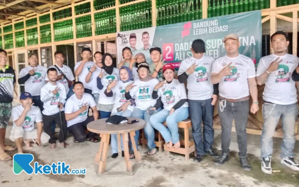 Thumbnail Eksodus Besar-besaran, Relawan Paslon 01 Pindah Dukungan ke Dadang Supriatna-Ali Syakieb