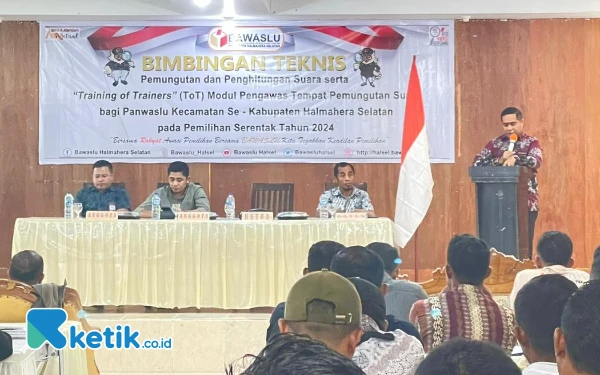 Gelar TOT Pungut Hitung, Rais Kahar Yakinkan Masyarakat Bawaslu Halsel Objektif dan Konstruktif