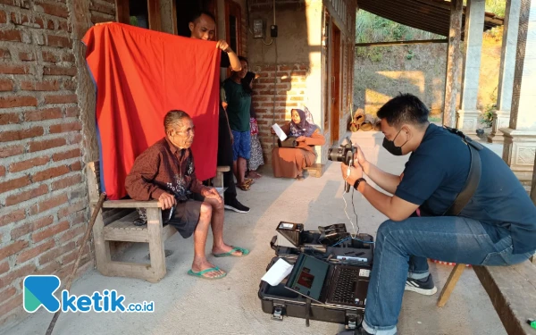 Thumbnail Capai 98,17 Persen, 13.737 Warga Pacitan Belum Kantongi E-KTP Jelang Pilkada