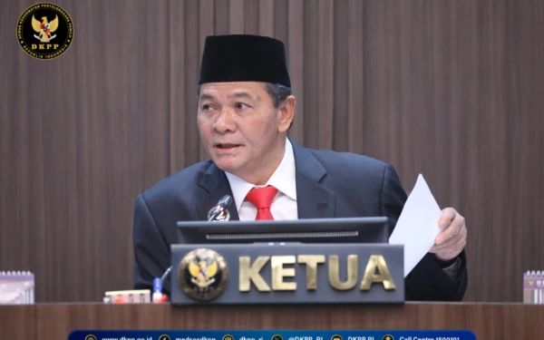 Thumbnail DKPP Pecat Komisioner Bawaslu Surabaya Agil Akbar Gegara Kasus Asusila