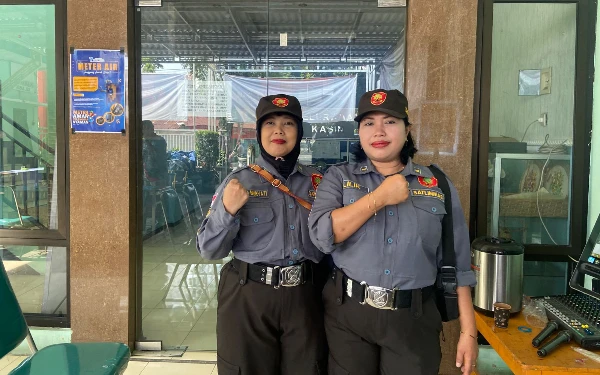 Thumbnail Cerita Lilik dan Yuli, Linmas Perempuan Turut Mengawal Keamanan Pesta Demokrasi Kota Malang