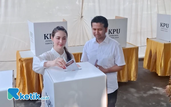 Thumbnail Cerita Arumi Bachsin Nyoblos Bareng Emil Dardak, Sempat Tidak Nafsu Sarapan