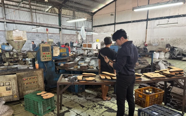 Cerita Wildon Cao Bangkitkan Industri Sol Sepatu Usai Alami Keterpurukan