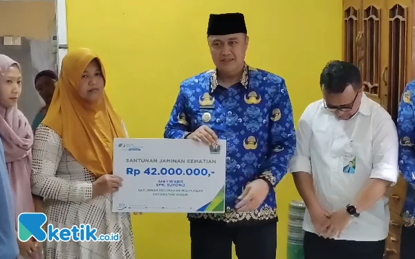 Thumbnail Keluarga Almarhum Suyono, Linmas TPS Mulyorejo Kota Malang Dapat Santunan Kematian