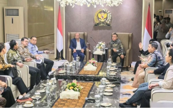 Thumbnail Menekraf  Dukung Film "Women From Rote Island" Tembus Nominasi Piala Oscar 2025