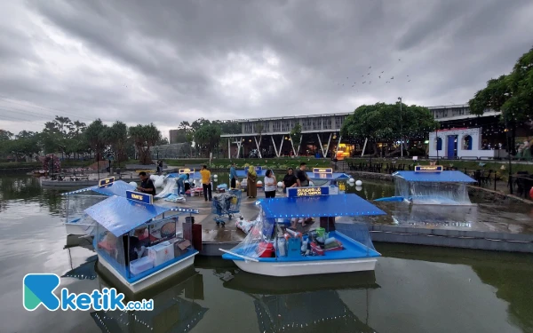 Thumbnail Floating Market Food Junction: Destinasi Kuliner Unik di Surabaya Barat