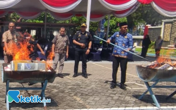 Thumbnail Bea Cukai Juanda Musnahkan Berbagai Barang Sitaan, Selamatkan Potensi Kerugian Negara Rp14 Miliar