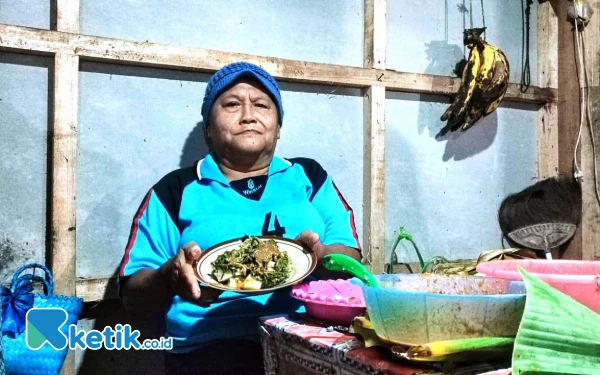 Thumbnail Cicipi Kuliner Malam Cita Rasa 1980-an, Lontong Pecel Tumin di Pacitan