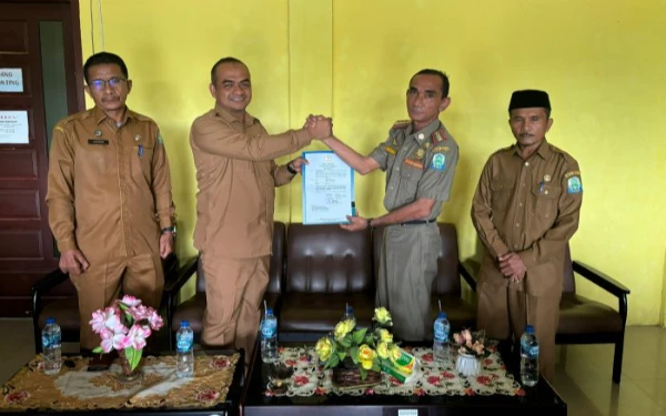 Pj Sekda Simeulue Serahkan SK Plt Kepala Disperindagkop dan UKM, Ini Harapannya
