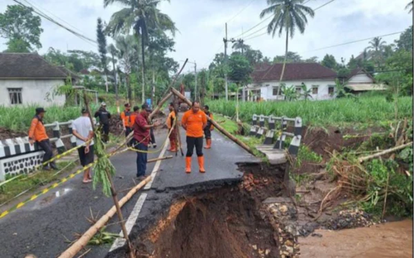 Thumbnail BPBD Jatim Percepat Penanganan Dampak Banjir dan Longsor di Kabupaten Malang