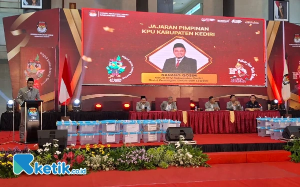 Thumbnail KPU Kabupaten Kediri Rampungkan Penghitungan Tingkat Kabupaten, Paslon Dhito-Dewi Unggul 54.2%