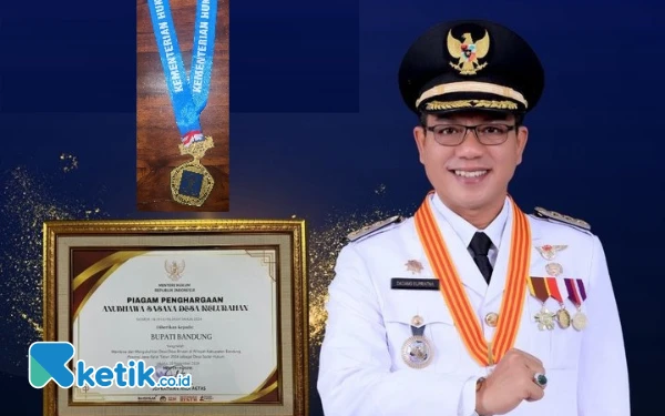 Thumbnail Berhasil Membina Desa Sadar Hukum, Bupati Bandung Kembali Meraih Anubhawa Sasana Desa dari Menteri Hukum RI