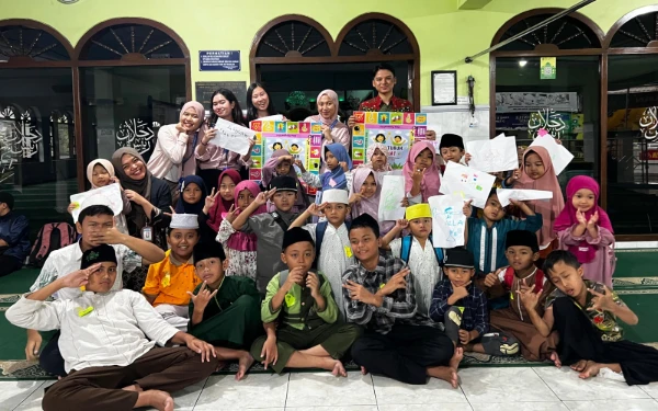 Thumbnail Lewat Papan Permainan, FK UB Beri Edukasi Kesehatan Reproduksi Bagi Anak-Anak