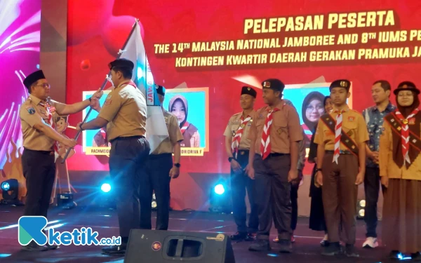 Thumbnail Pj Gubernur Jatim Lepas Kontingen Jatim ke Scout Malaysia, Jalankan Misi Perdamaian
