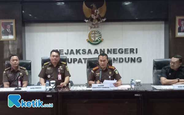 Thumbnail Kejari Kab Bandung Tetapkan 3 Tersangka Kasus Dugaan Korupsi Pembangunan 2 Rusun