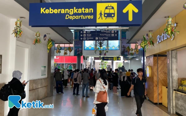Thumbnail Selama Libur Nataru, Daop 8 Surabaya Catat Penjualan Tiket KA Capai 110.364