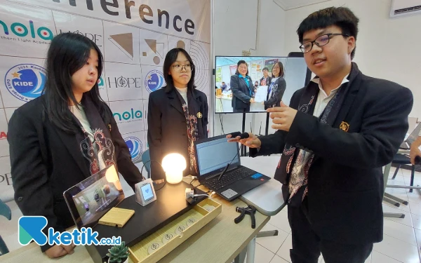 Thumbnail Tim PKBM Nola Raih Prestasi di Kaohsiung Expo 2024 dengan Inovasi Alat Pendeteksi Stres Portabel