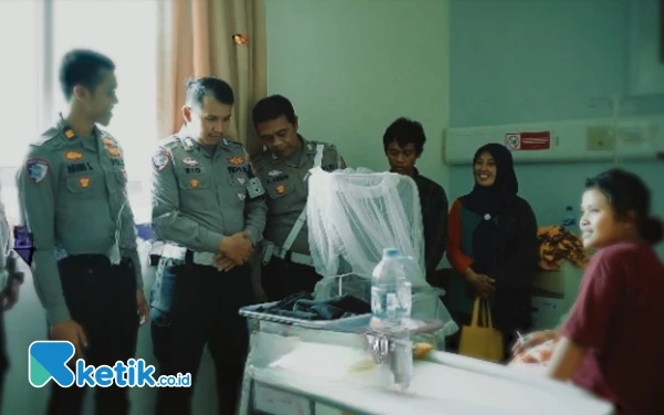 Thumbnail Beredar Video Respons Cepat Anggota Satlantas Polresta Bandung Antar Ibu Hendak Melahirkan ke Rumah Sakit
