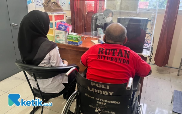 Mengalami Gejala Stroke, Warga Binaan Rutan Situbondo Diantar Kontrol ke RSUD Abdoer Rahem