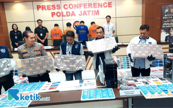 Thumbnail Polda Jatim Tangkap Sindikat Judi Online Internasional, Amankan Rp 4 Miliar