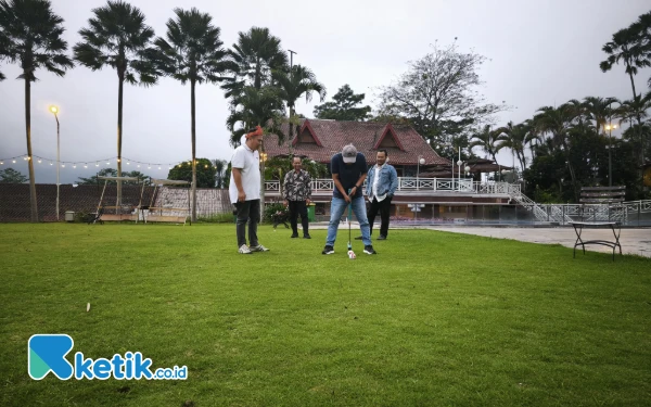 Thumbnail Serunya Mencoba Gateball di Arena Kusuma Agrowisata Kota Batu