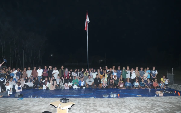 Teater Potlot Sajikan Tontonan Edukatif Bersenandung di Perahu Kajang bagi Warga PALI