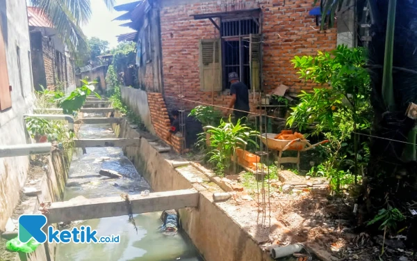Lagi! Tommy Bangunkan Tembok Penahan Antisipasi Banjir yang Rubuh