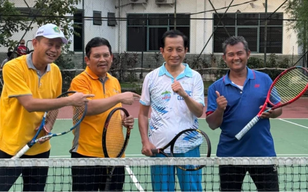 Thumbnail Menteri Agama dan Imam Besar Istiqlal Prof Nasaruddin Umar Ternyata Hobi Main Tenis, lho