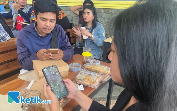 Thumbnail Stop Phubbing! Ancaman Baru dalam Hubungan dan Komunikasi Modern