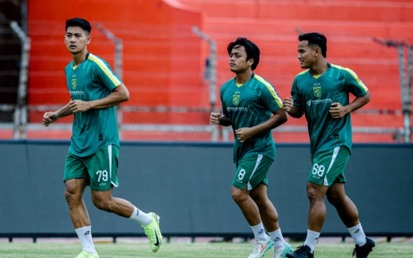 Thumbnail Kedua Tim Buru 3 Poin, Ini Susunan Pemain Semen Padang vs Persebaya