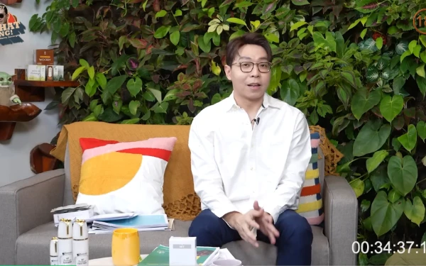 Thumbnail Kontroversi Gelar PhD dr. Richard Lee, Antara Pendidikan Daring dan Kredibilitas Akademik