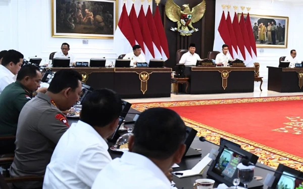 Thumbnail Prabowo dalam Ratas: Masyarakat Harus Aman dan Nyaman Jalani Nataru