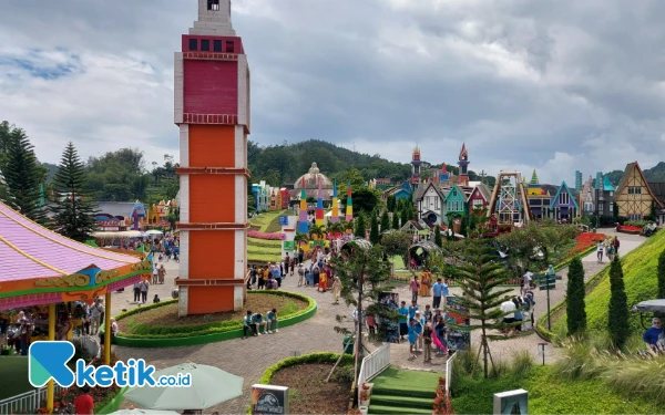 Thumbnail Berita - Surga Foto Instagramable di Kabupaten Malang, Ini Alasan Florawisata Santerra Selalu Diserbu Wisatawan