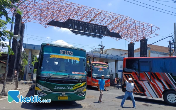 Thumbnail Datangi Terminal Bus Purabaya, Menhub Dorong Peningkatan Keamanan Penumpang Selama Masa Libur Nataru