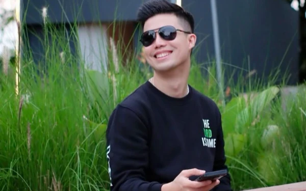 Thumbnail Yuk Kenalan dengan Pendeta Tampan dan Rupawan Steve Marcel Saerang