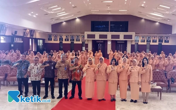 Thumbnail DWP Bapenda Jatim Sabet Juara E-Reporting dan Luncurkan E-Buletin di HUT Ke-25 Dharma Wanita Persatuan