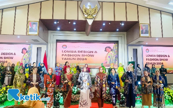 Thumbnail DWP Bapenda Jatim Gelar Lomba Desain Fashion Batik, Rayakan HUT ke-25 Dharma Wanita Persatuan